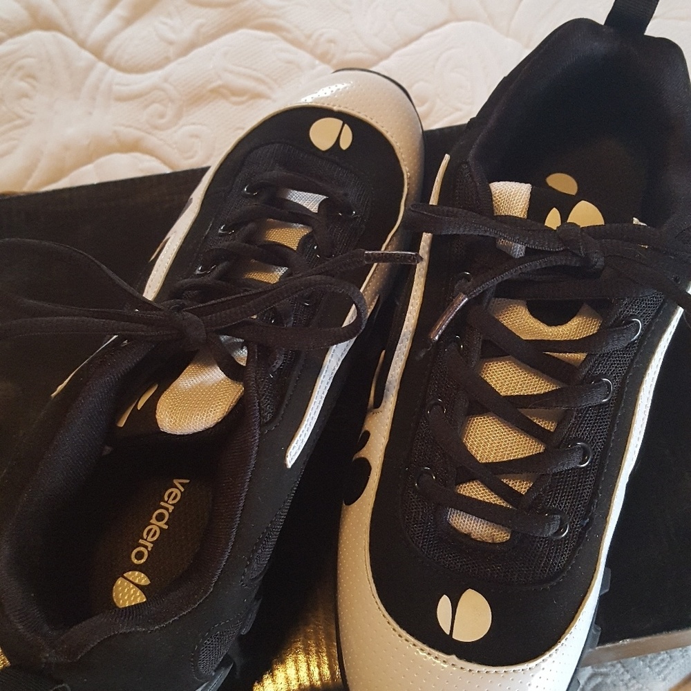 Turf baseball shoes